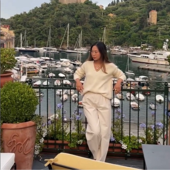 Song of Style Raine V neck sweater - Picture 6 of 10